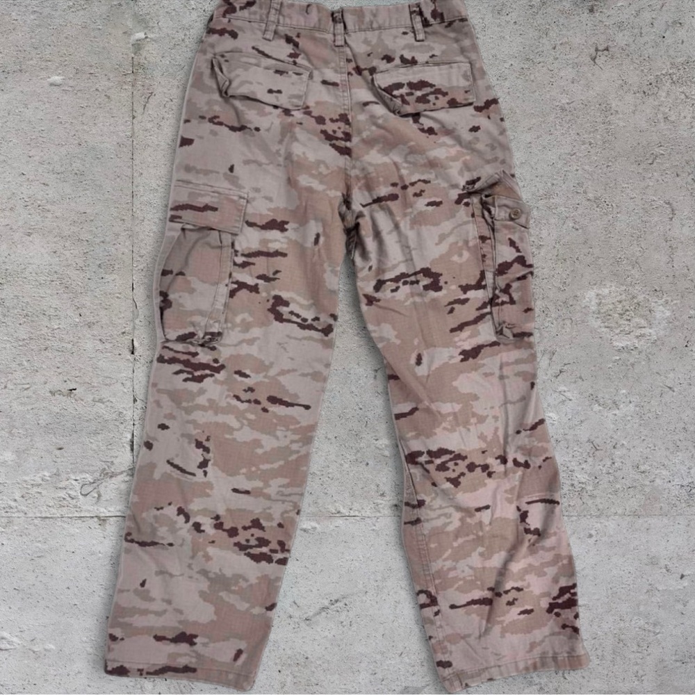 ❌SOLD❌ Tan Camo Straight-Leg Cargo Pants - Picture 2 of 7